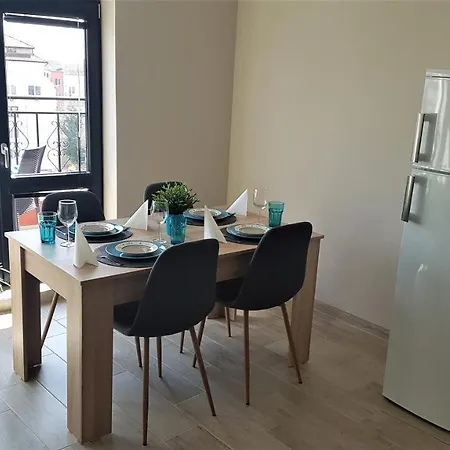 Azzurro-top Floor In Quiet Neighborhood, Free Private Parking Varna