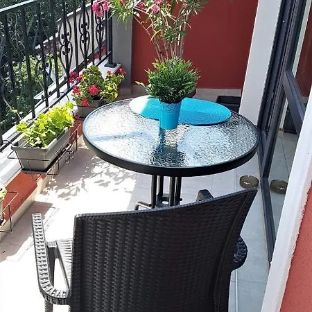Azzurro-top Floor In Quiet Neighborhood, Free Private Parking * Varna